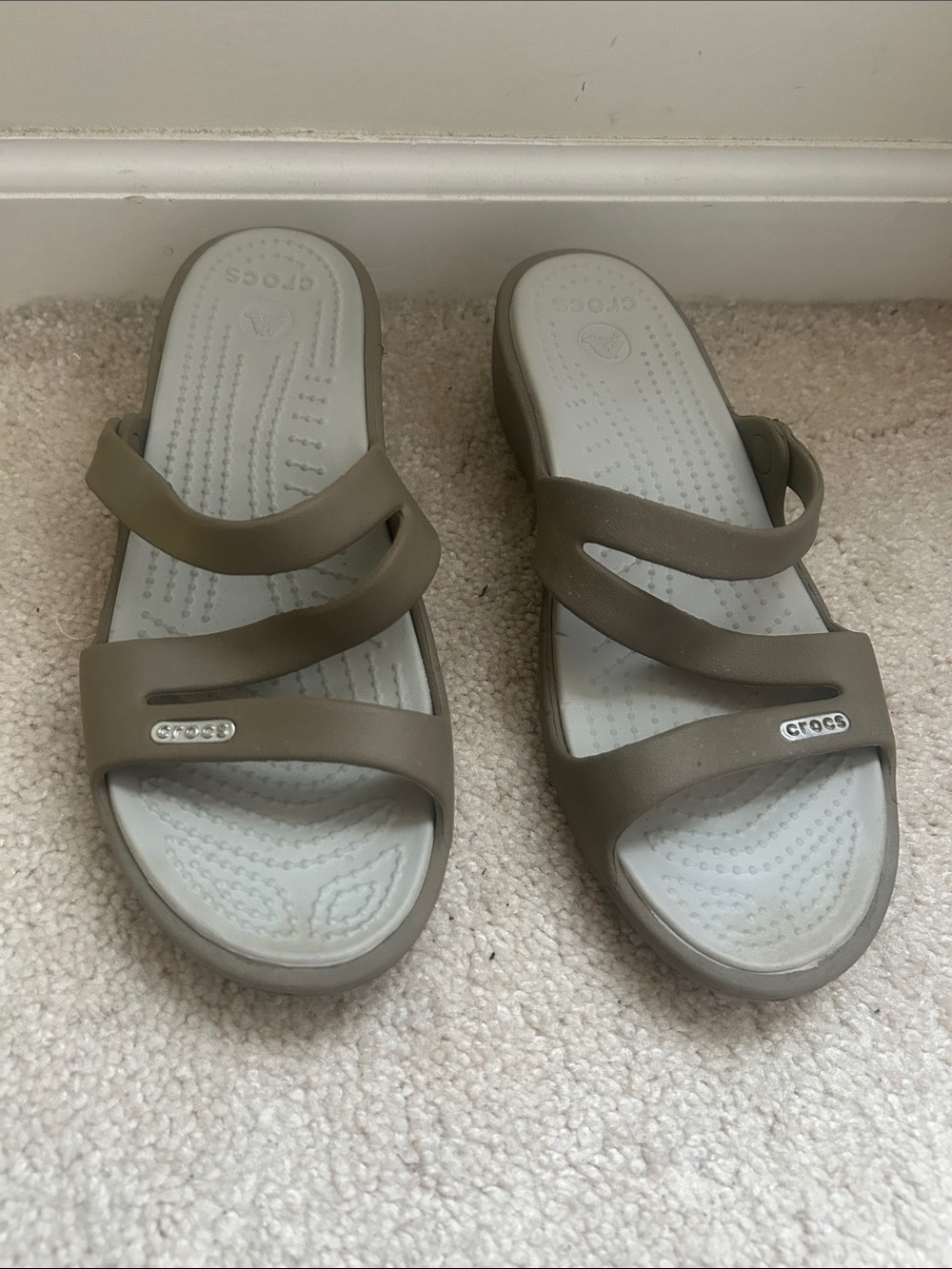CROCS Women’s Olive Brown Triple-Strap Slide Sandals Sz 6